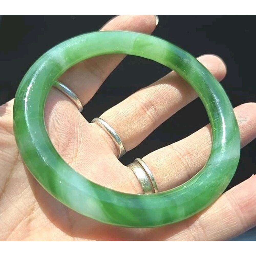 Vintage Jade Green Art Glass Bangle Bracelet Marbled Swirl Faux Jade Jewelry - Picture 2 of 9